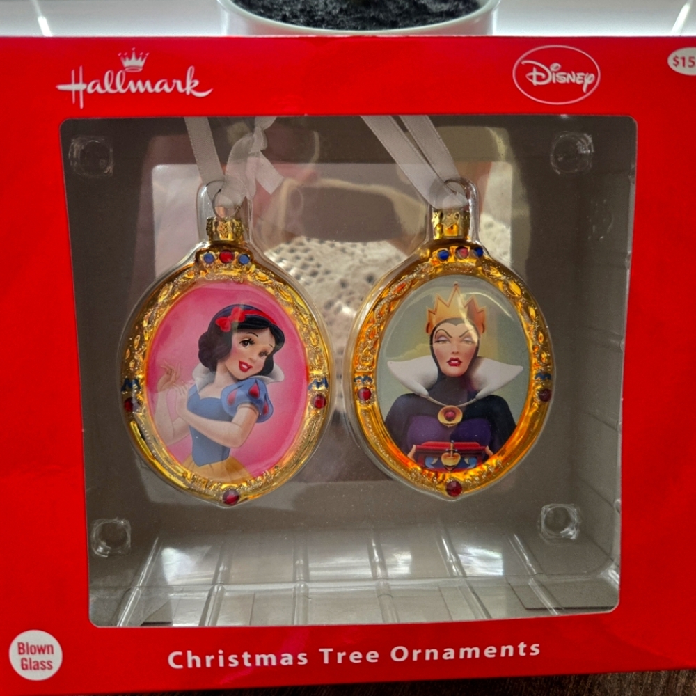 New Set of 2 Disney Snow White & Queen Hallmark Blown Glass Christmas Ornaments